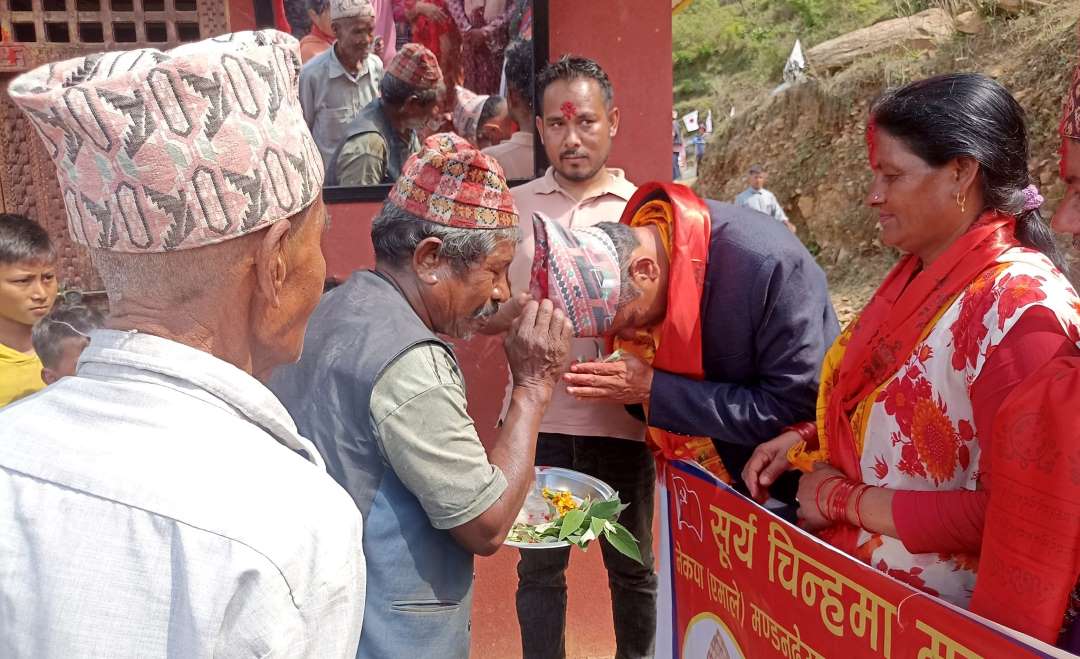 मण्डनदेउपुरमा एमाले विजयी भएमा जेष्ठ नागरिकलाई निःशुल्क तिर्थ यात्रामा लैजाने