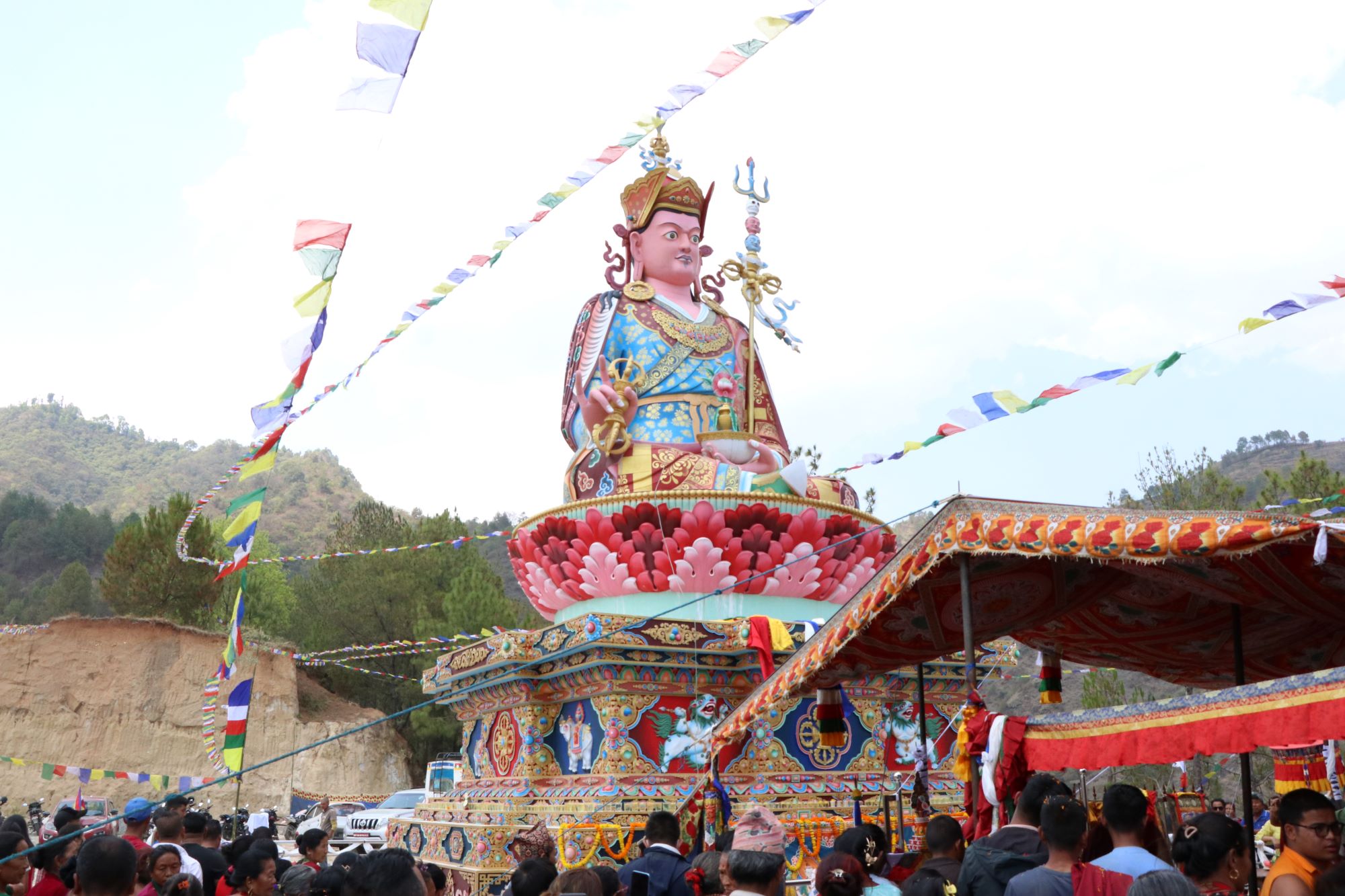 गुरु पद्यसम्भवको ४३ फिट अग्लो प्रतिमा अनावरण