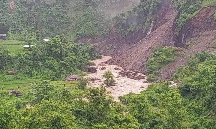 पहिरोमा परी ६ बेपत्ता एकको मृत्यु